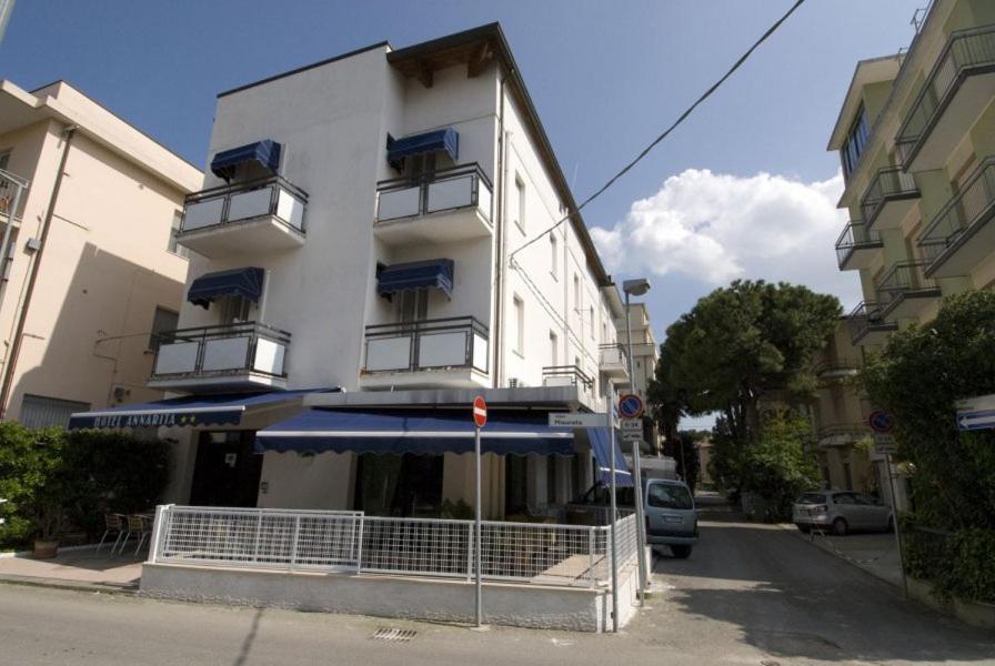 Hotel Annarita Римини Экстерьер фото